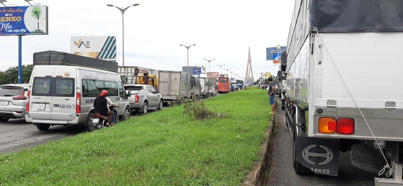 Tai nạn liên hoàn trên cầu, kẹt xe kéo dài từ Vĩnh Long qua Cần Thơ - Ảnh 3. Tai nạn liên hoàn trên cầu, kẹt xe kéo dài từ Vĩnh Long qua Cần Thơ - Ảnh 3.