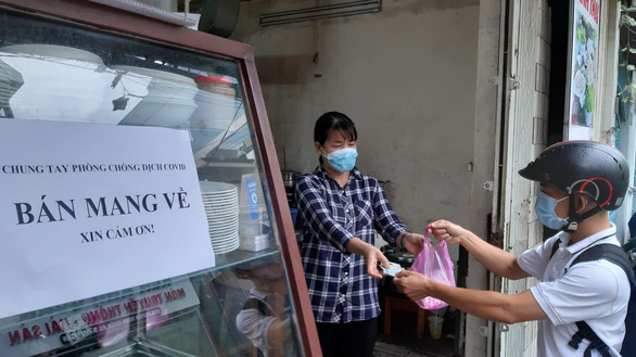 TP.HCM tính toán giãn cách xã hội nơi có nguy cơ cao, tạm dừng hoạt động hớt tóc, gội đầu - Ảnh 4.