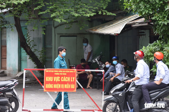 TP.HCM tính toán giãn cách xã hội nơi có nguy cơ cao, tạm dừng hoạt động hớt tóc, gội đầu - Ảnh 3.