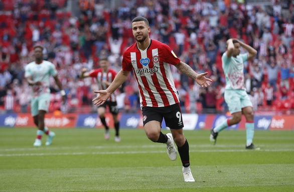 Brentford trở lại Premier League sau 73 năm đằng đẵng chờ đợi - Ảnh 2. Brentford trở lại Premier League sau 73 năm đằng đẵng chờ đợi - Ảnh 2.