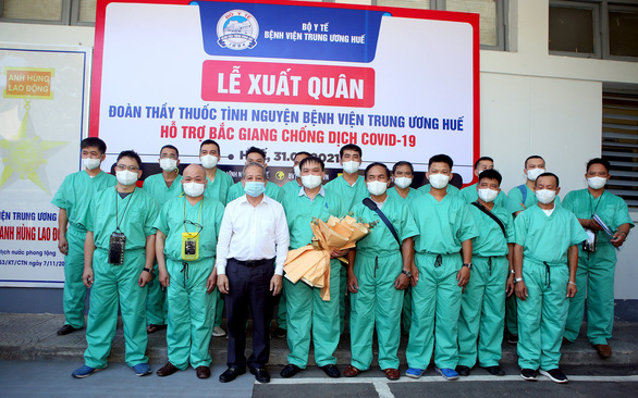 Y bác sĩ Thừa Thiên Huế lên đường vào tâm dịch Bắc Giang chống dịch - Ảnh 2.