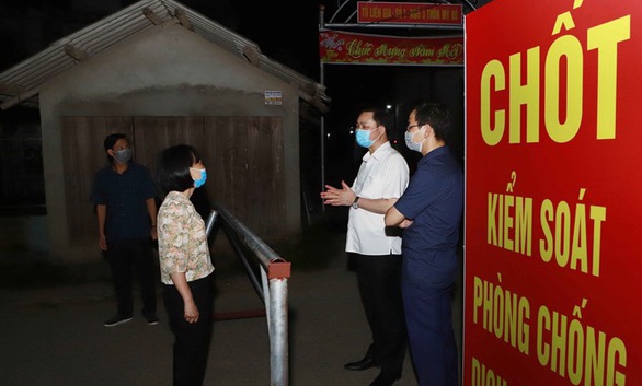 Thêm 8 ca nghi dương tính liên quan chuyên gia Trung Quốc, Vĩnh Phúc họp khẩn - Ảnh 1.