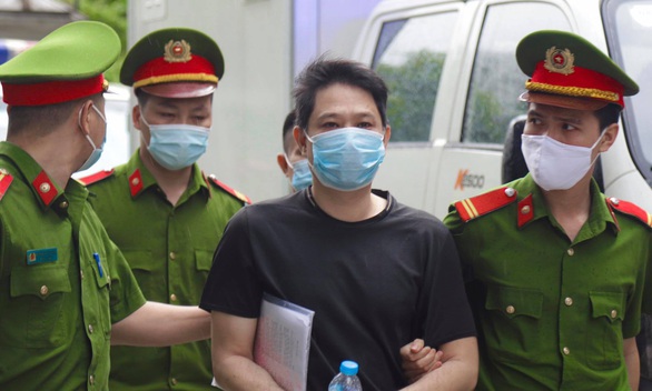 Một bị cáo trong vụ buôn lậu tại Công ty Nhật Cường đã chết - Ảnh 1. Một bị cáo trong vụ buôn lậu tại Công ty Nhật Cường đã chết - Ảnh 1.