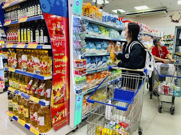 Nhiều doanh nghiệp vừa và nhỏ chen chân vào siêu thị - Ảnh 2. Nhiều doanh nghiệp vừa và nhỏ chen chân vào siêu thị - Ảnh 2.
