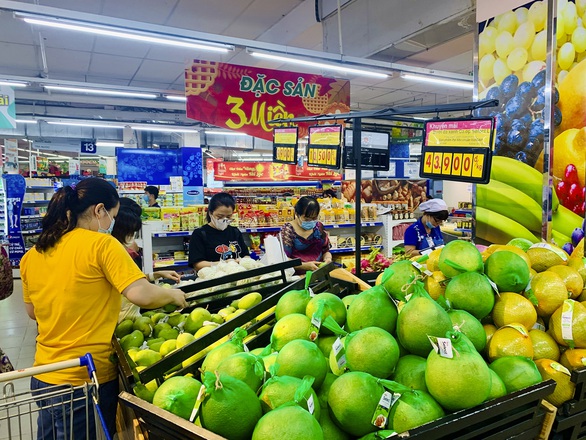 Nhiều doanh nghiệp vừa và nhỏ chen chân vào siêu thị - Ảnh 1. Nhiều doanh nghiệp vừa và nhỏ chen chân vào siêu thị - Ảnh 1.