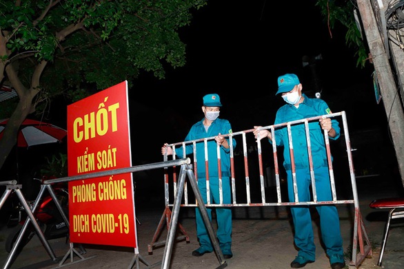Chủ tịch phường ở Vĩnh Phúc bị tạm đình chỉ công tác vì lơ là trong phòng chống dịch - Ảnh 1. Chủ tịch phường ở Vĩnh Phúc bị tạm đình chỉ công tác vì lơ là trong phòng chống dịch - Ảnh 1.