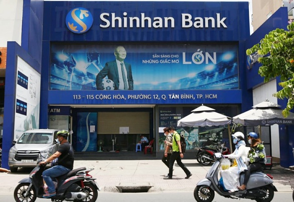 TP.HCM tìm khẩn người đến một chi nhánh ngân hàng ở Tân Bình - Ảnh 1. TP.HCM tìm khẩn người đến một chi nhánh ngân hàng ở Tân Bình - Ảnh 1.
