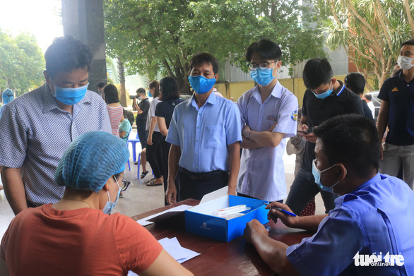 TP.HCM xét nghiệm COVID-19 gần 150 học sinh, giáo viên, phụ huynh liên quan ca F1 - Ảnh 6.