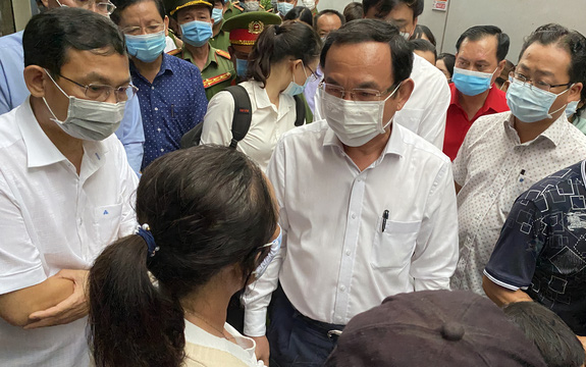 Bí thư Nguyễn Văn Nên: Không thể chấp nhận sản xuất có hóa chất dễ cháy trong khu dân cư - Ảnh 2.