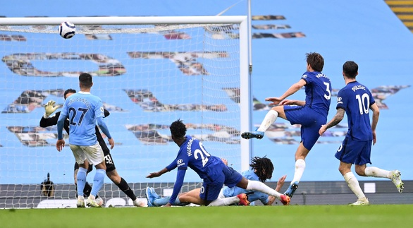 Thua ngược Chelsea, Man City chưa thể lên ngôi vô địch - Ảnh 4. Thua ngược Chelsea, Man City chưa thể lên ngôi vô địch - Ảnh 4.