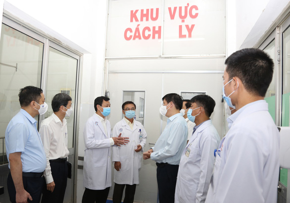 BV Chợ Rẫy chuyển khoa tai mũi họng và nội hô hấp ra ngoài - Ảnh 2.