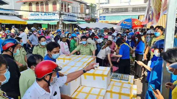 Dân tập trung giải cứu vải thiều quá đông, Bạc Liêu khẩn cấp yêu cầu thực hiện 5K - Ảnh 1.