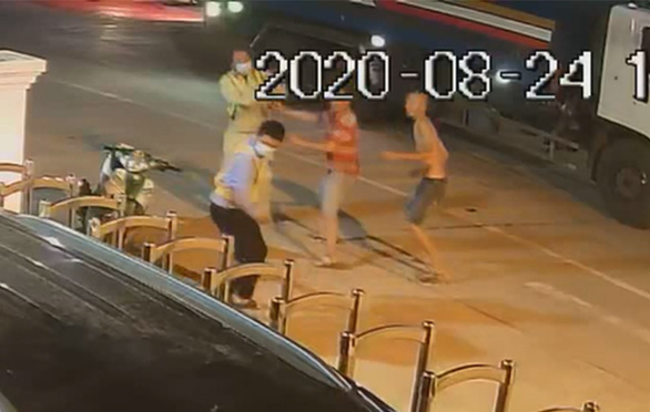 2 anh em bị truy tố tội ‘giết người’ vì tấn công 2 nhân viên trạm BOT Ninh Xuân - Ảnh 1.