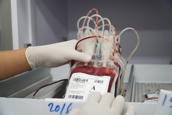 Lượng máu dự trữ của Trung tâm truyền máu Chợ Rẫy gần chạm đáy - Ảnh 2.