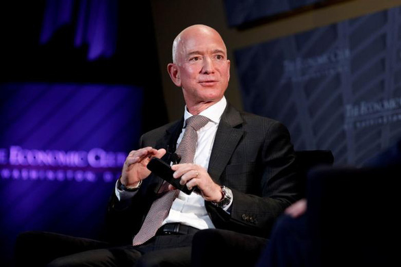 Có người đã trả 28 triệu đô để bay vào vũ trụ cùng Jeff Bezos - Ảnh 1.