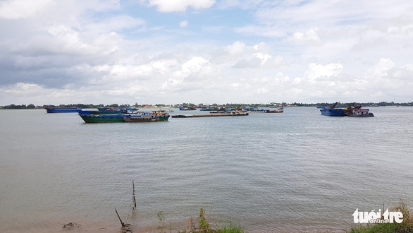 An Giang cấm phát sinh thêm lồng, bè nuôi cá trên sông - Ảnh 1. An Giang cấm phát sinh thêm lồng, bè nuôi cá trên sông - Ảnh 1.