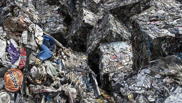 Cảnh sát Ý triệt phá đường dây buôn lậu kim loại tái chế khủng liên quan Trung Quốc - Ảnh 1.