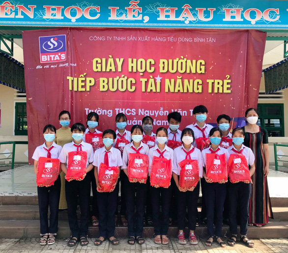 Bita’s trao tặng nhiều phần quà ý nghĩa tiếp sức cho học sinh trong đại dịch COVID-19 - Ảnh 2.