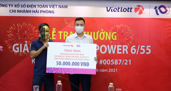 Tranh thủ mua vé số khi đi mua sắm tại Vinmart+, người chơi trúng Jackpot hơn 58 tỉ - Ảnh 5.