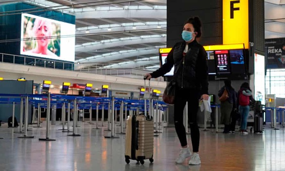 Sợ bị kiện, chính phủ Anh tính mở cửa cho đi lại quốc tế - Ảnh 1. Sợ bị kiện, chính phủ Anh tính mở cửa cho đi lại quốc tế - Ảnh 1.