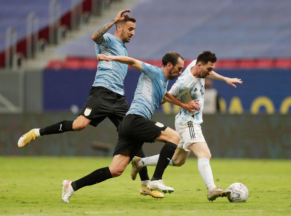 Messi tỏa sáng giúp Argentina có trận thắng đầu tiên ở Copa America 2021 - Ảnh 2.