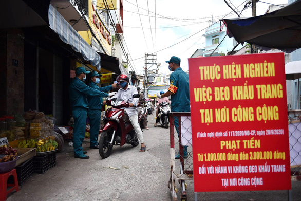 TP.HCM ngưng các chợ tự phát, dừng toàn bộ xe công nghệ, taxi, buýt - Ảnh 1.