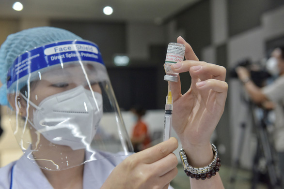 TP.HCM: Thêm Phú Nhuận, Cần Giờ, quận 5 tiêm xong vắc xin mũi 1, chuẩn bị tiêm mũi 2 - Ảnh 1.