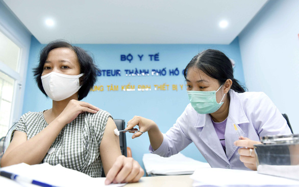 TP.HCM ưu tiên tiêm vắc xin ngừa COVID-19 cho công nhân - Ảnh 1.