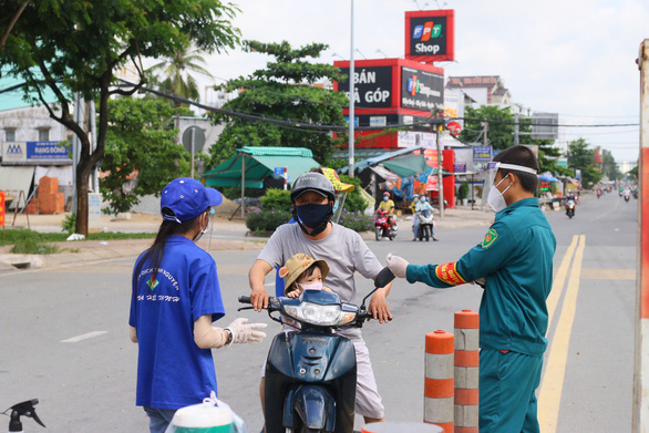 Nội bất xuất, ngoại bất nhập tại 6 điểm phong tỏa ở TP.HCM - Ảnh 1.