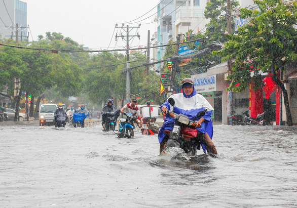 Gió mùa tây nam mạnh lên, miền Nam có mưa lớn về chiều - Ảnh 1.