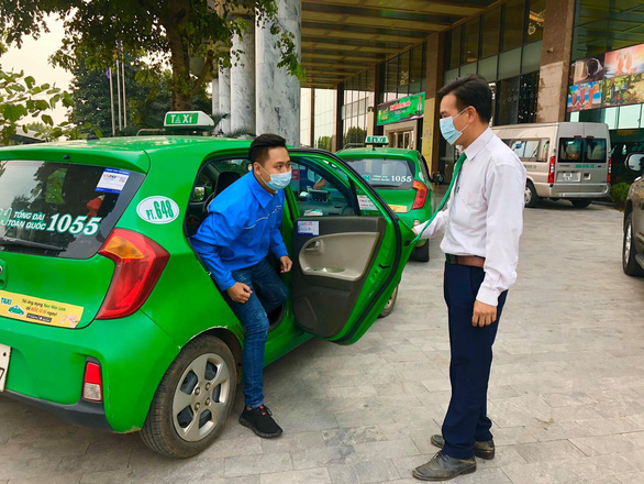 Đề xuất cho 400 xe taxi hoạt động ở TP.HCM để chở dân đến bệnh viện - Ảnh 1.