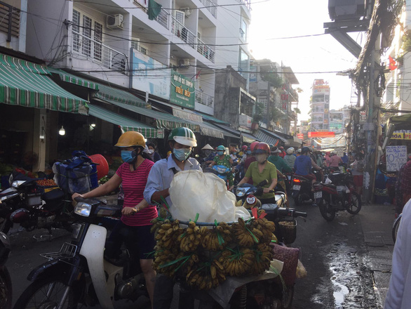 TP.HCM khẩn tìm người đã đến chợ đầu mối Hóc Môn, Bình Điền và chợ Sơn Kỳ - Ảnh 1.