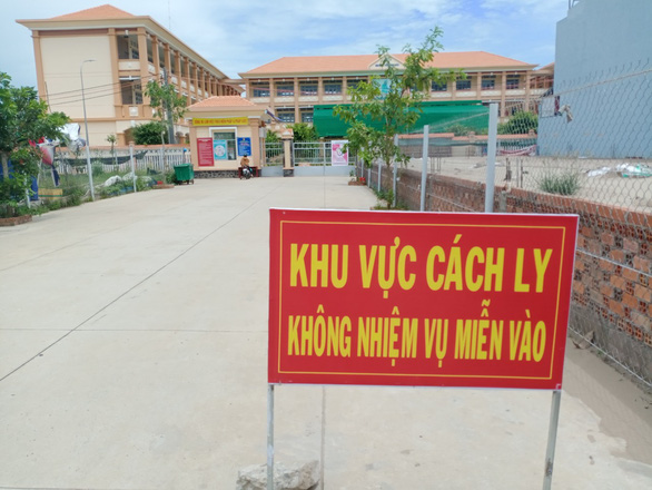 Mắc COVID-19 sau 21 ngày cách ly: Không thể đánh giá nguyên nhân chính xác từ đâu - Ảnh 1.