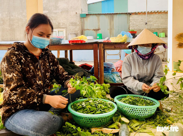 Hai tuần vào trận địa chống dịch nấu hàng ngàn suất cơm miễn phí cho dân - Ảnh 2.