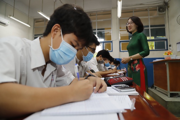 Dịch phức tạp, TP.HCM có nên tổ chức thi tốt nghiệp THPT ngày 7, 8-7? - Ảnh 1. Dịch phức tạp, TP.HCM có nên tổ chức thi tốt nghiệp THPT ngày 7, 8-7? - Ảnh 1.