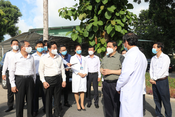 Thủ tướng làm việc tại Bình Dương: Không để lây nhiễm tại bệnh viện - Ảnh 1. Thủ tướng làm việc tại Bình Dương: Không để lây nhiễm tại bệnh viện - Ảnh 1.
