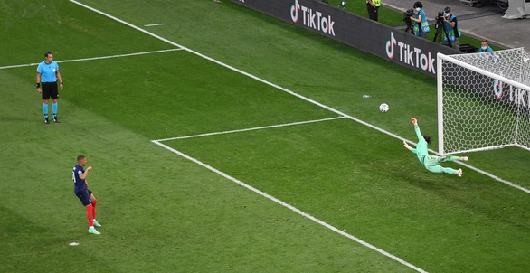Đương kim vô địch thế giới Pháp bị Thụy Sĩ loại khỏi Euro 2020 sau loạt sút luân lưu - Ảnh 4. Đương kim vô địch thế giới Pháp bị Thụy Sĩ loại khỏi Euro 2020 sau loạt sút luân lưu - Ảnh 4.