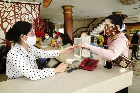 Saigontourist Group hỗ trợ ăn ở miễn phí cho đội ngũ y tế tuyến đầu phòng, chống dịch COVID-19 - Ảnh 1. Saigontourist Group hỗ trợ ăn ở miễn phí cho đội ngũ y tế tuyến đầu phòng, chống dịch COVID-19 - Ảnh 1.