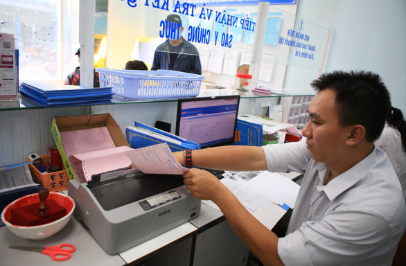 Những thủ tục hành chính cấp bách nào được nộp trực tiếp trong cao điểm chống dịch? - Ảnh 1.