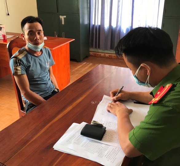 Bắt giữ thanh niên ngáo đá, khám nhà ra súng cùng nhiều đạn - Ảnh 1. Bắt giữ thanh niên ngáo đá, khám nhà ra súng cùng nhiều đạn - Ảnh 1.