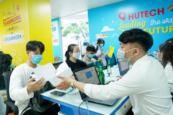 HUTECH nhận hồ sơ xét tuyển học bạ đợt 2 đến 30-6: từ 18 - 24 điểm - Ảnh 2. HUTECH nhận hồ sơ xét tuyển học bạ đợt 2 đến 30-6: từ 18 - 24 điểm - Ảnh 2.