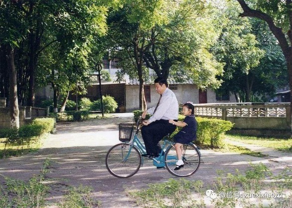 Đài Trung Quốc kể về tuổi thơ làm nên con người Tập Cận Bình - Ảnh 2. Đài Trung Quốc kể về tuổi thơ làm nên con người Tập Cận Bình - Ảnh 2.