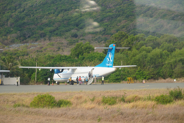 Bộ Giao thông vận tải đồng ý tạm dừng các chuyến bay đến Côn Đảo - Ảnh 1.