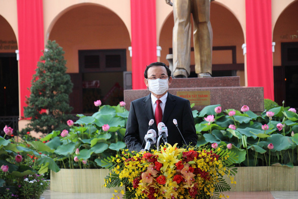 Lãnh đạo TP.HCM dâng hương tưởng niệm Chủ tịch Hồ Chí Minh - Ảnh 3.
