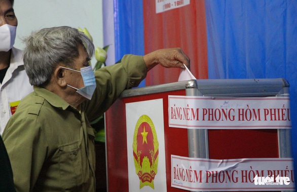 Cử tri Mê Linh bầu cử lại sau khi phát hiện nhiều sai phạm - Ảnh 6. Cử tri Mê Linh bầu cử lại sau khi phát hiện nhiều sai phạm - Ảnh 6.