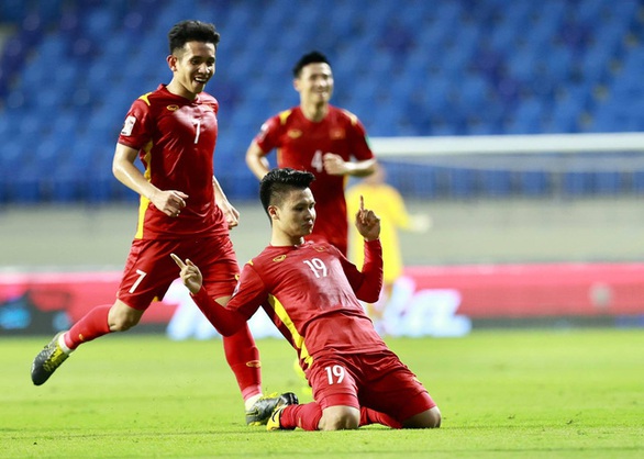 Quang Hải nhận danh hiệu cầu thủ xuất sắc nhất trận đấu tại UAE - Ảnh 2. Quang Hải nhận danh hiệu cầu thủ xuất sắc nhất trận đấu tại UAE - Ảnh 2.