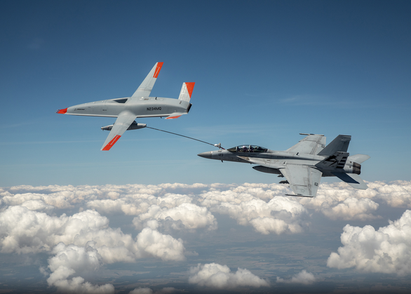 Clip UAV Mỹ tiếp nhiên liệu cho tiêm kích đang bay - Ảnh 2.