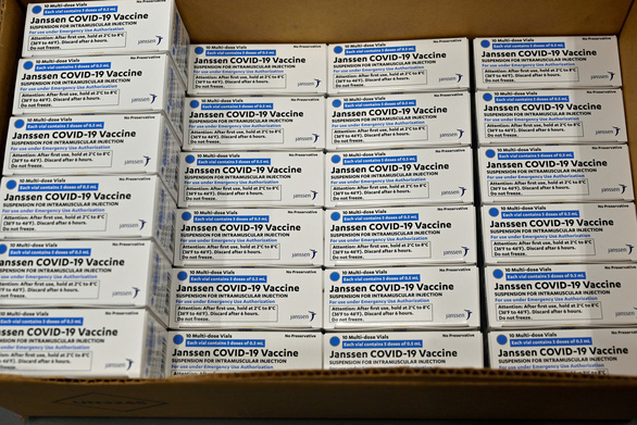 Mỹ xuất khẩu hàng triệu liều vắc xin COVID-19 sắp hết hạn - Ảnh 1.