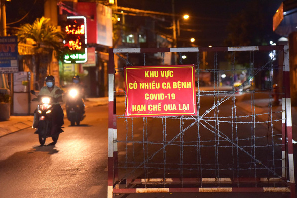 Cấm phương tiện qua một đoạn đường Nguyễn Thị Sóc (Hóc Môn) từ 20h đến 6h sáng - Ảnh 1.