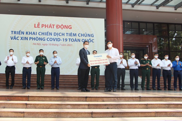 Thaco trao tặng 126 xe chuyên dụng vận chuyển vắc xin và phục vụ tiêm chủng lưu động - Ảnh 1. Thaco trao tặng 126 xe chuyên dụng vận chuyển vắc xin và phục vụ tiêm chủng lưu động - Ảnh 1.